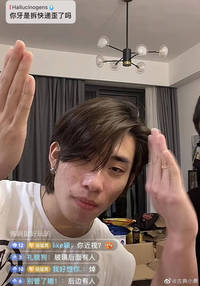 中國又有網紅崩了！遭爆睡粉還辱解放軍 他辯稱女方「有M的慾望」