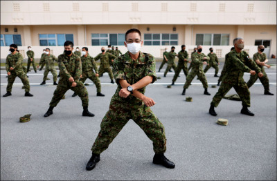 中日對照讀新聞》屋外マスク 距離「2メートル以上」で不要 （能保持「2公尺以上」社交距離 日無需戴口罩）