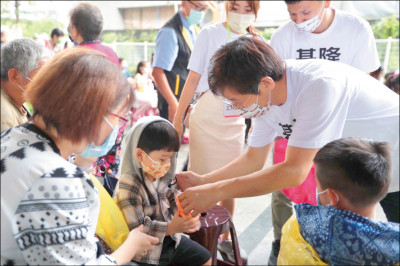 本報民調》蔡適應在各年齡層 多領先謝國樑