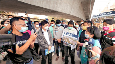 立委視察苗栗卓蘭「砂石場」：鍾東錦違法堆置砂石危害居民