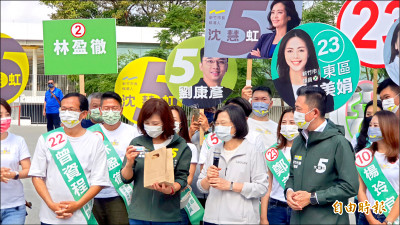 蔡送沈慧虹喉糖 喊話「繼續拚」