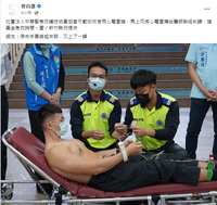 心電圖機操作示範大歪樓 目光全盯猛男「大肌肌」