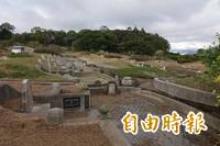 連挖坑都省了！台中公墓棄屍案　死者疑被鐵鏟活活打死