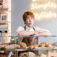 會努力陪伴紙箱男孩長大！暖心麵包店老闆是他 網曝88風災災區善行