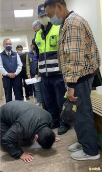 家屬質疑帶公車司機下跪？台中警方：誤會了