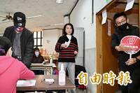 到投票所忘帶身分證 王鴻薇尷尬離開