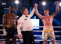 鬼鬼祟祟想幹嘛？2屁孩惹到前澳洲拳擊冠軍　下場是……