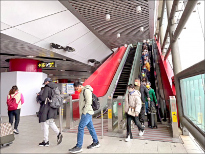 （桃園）機捷關電扶梯惹議 11站改全天開放