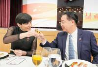 呼乾啦！台捷「啤酒外交」賓主盡歡 捷克議員：很高興做正確的事