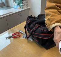 老翁不滿自家被列違建 持刀至新北工務局陳情「以死明志」送辦