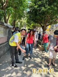 中和復興國小逾30年人行道破損 民代會勘助改善