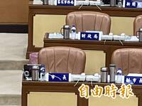 侯友宜將出席餵藥案專案報告 市長座位已放上水杯