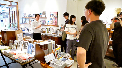 獅迷遇象迷 賴笑：要打架嗎