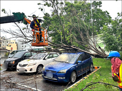 高雄防強風豪雨 台20線封路 山區撤離3053人