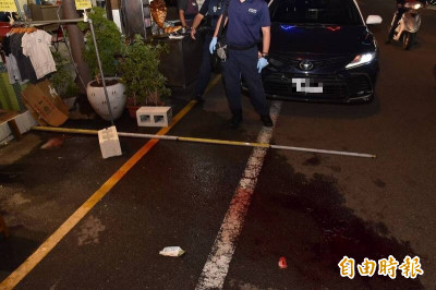 沖洗遮雨棚失足？ 中市商圈婦人墜樓不治