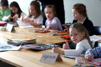 單親媽帶男友參加家長會！他當眾喊「我不是親生爸」 網卻力挺