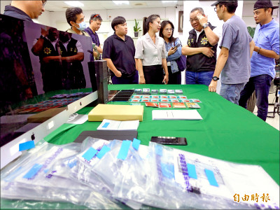 無卡分期貸款詐大學生 拘提2嫌 3C店查扣300份契約書 受害學生：在此簽約