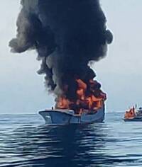 龜山島海域「火燒船」 2人跳船逃生獲救