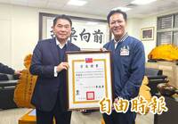 獲頒立委當選證書 邱鎮軍：好好當鍾東錦左右手