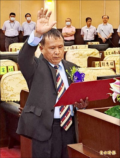 蕭文雄遞補彰縣議員 加入民進黨