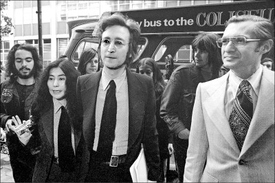 中英對照讀新聞》The time Lennon dropped by for a workout, stole a child&rsquo;s heart 藍儂順道來練柔道時，有個小孩被煞到