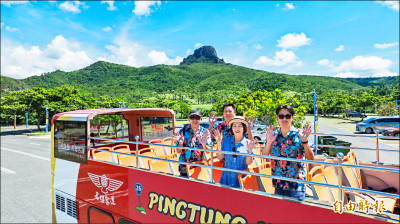 《屏東》墾丁雙層巴士上路 盡攬3海域之美
