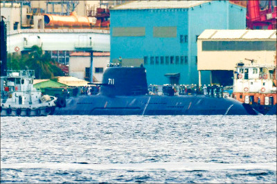 海鯤艦出塢泊港測試 海測倒數