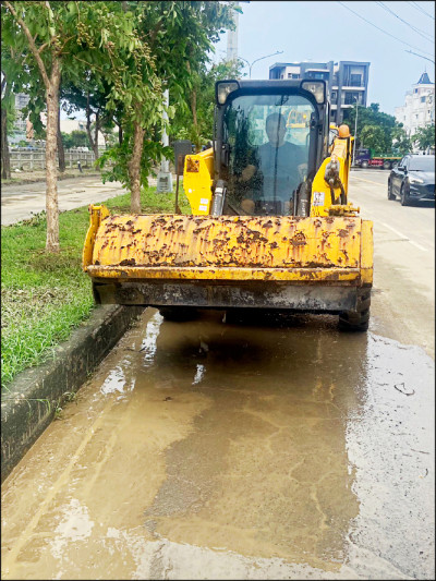 北市馳援高雄 出動「小鋼炮」抽水