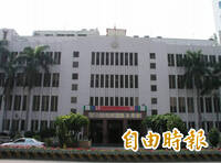 極樂安養院女照服員幫阿公「打手槍」！直播賺1萬 卻慘賠33萬