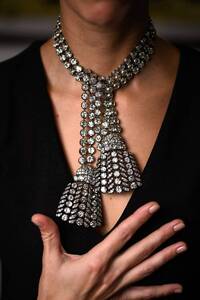 扯上瑪麗王后上斷頭台醜聞 18世紀鑽石項鍊拍賣1.5億落槌