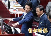 北市教局前副局長爆性騷多名員工 摟腰摸屁股愛拉肩帶