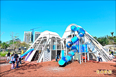 《蛇來運轉走春趣》楠梓藍田遊戲場 小朋友嗨翻