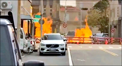 太保自來水施工坍方 疑瓦斯管錯位起火