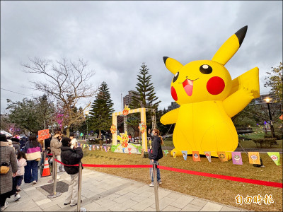 桃園東北季風太強 台灣燈會巨型充氣偶先消風