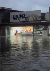 阿堂鹹粥被淹畫面曝光！台南市區暴雨驚見「噴泉」