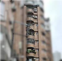 驚悚！台中75歲翁墜落纏電線卡3樓 急斷電救人還是來不及