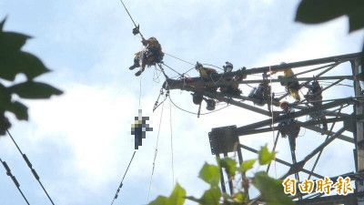 移工屍離奇掛20層樓高高壓電纜至少3天 特搜人員驚險救援畫面曝