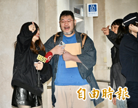 小草嗆公布收入！四叉貓曬圖反擊：全台第一個收抖內開發票的網美