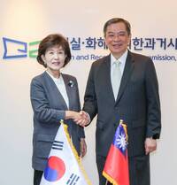 遭政院官員放鳥轟台灣外交失禮！駐韓代表登門致歉 南韓女官員發聲了