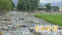 全光復鄉垃圾都沖到這！村民傻眼「不知從哪開始清」