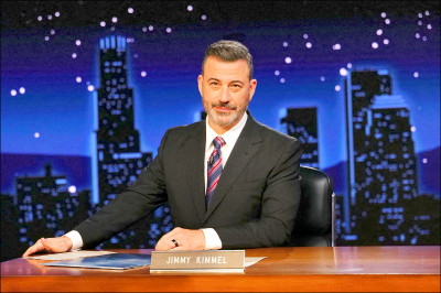 中英對照讀新聞》Jimmy Kimmel returns from suspension, late-night show reaches ratings high吉米．金摩從停播中回歸 深夜秀節目創下收視紀錄