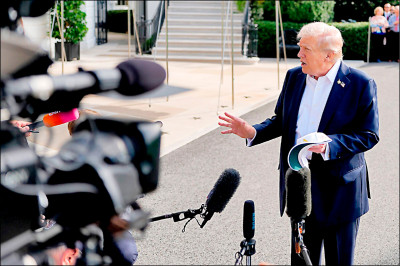 中英對照讀新聞》Trump Plans New Tariff Push With 100% Rate on Patented Drugs 川普計畫新關稅攻勢，對專利藥品課徵100％關稅