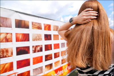 中英對照讀新聞》Thousands of redheads celebrate their strands at a festival in the Netherlands 荷蘭1場節慶上，數千名紅髮族慶祝自己的頭髮