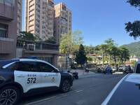 新店男為罰單與母口角竟掏刀  姊勸阻反遭刺頸送醫