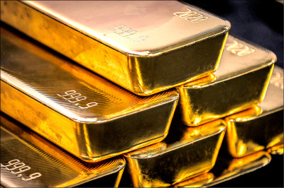 中英對照讀新聞》Gold crosses $4,000 for first time, building on historic rally黃金首度突破每盎司4000美元 延續歷史性漲勢