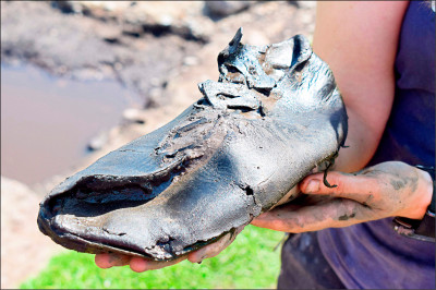 中英對照讀新聞》Roman bigfoot? UK archaeologists probe ’unusually large’ shoes羅馬大腳怪？英國考古學家調查「異常大」的鞋子