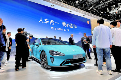 中英對照讀新聞》Xiaomi driver’s death sparks China’s push for safer EV door 小米駕駛死亡事件促使中國推動更安全的電動車車門設計designs