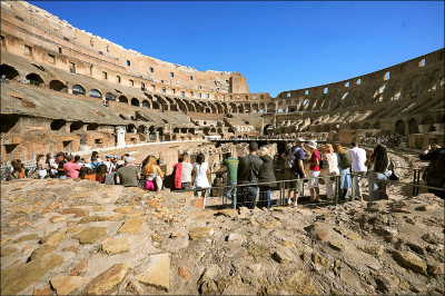 中英對照讀新聞》Italy opens ’Commodus Passage’ in Colosseum to public義大利羅馬競技場「康莫德斯通道」向公眾開放