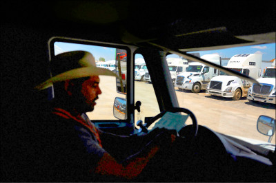 中英對照讀新聞》US slams door on foreign truck drivers after deadly crash 美國在致命車禍後對外籍卡車司機關上大門