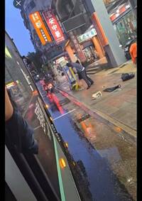 濺血不停手！桃園公車司機當街毆高中生